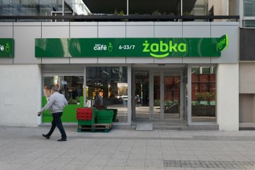 Kradzieże w sklepach Żabka – franczyzobiorcy opowiadają nam o stratach