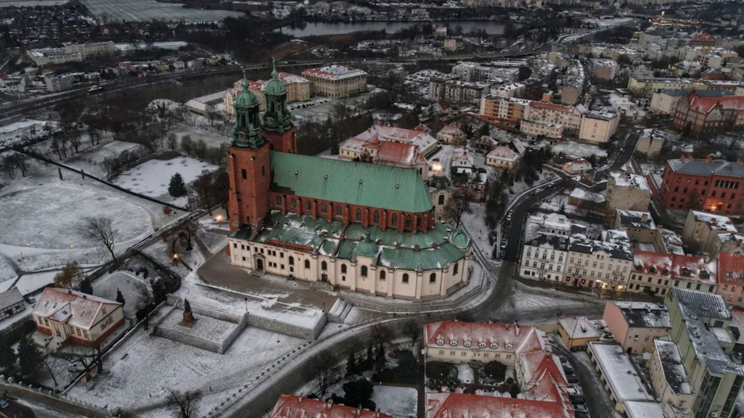 Polska to jedyny kraj na świecie, który wymazał 900 lat historii Polska to jedyny kraj na świecie, który wymazał 900 lat historii