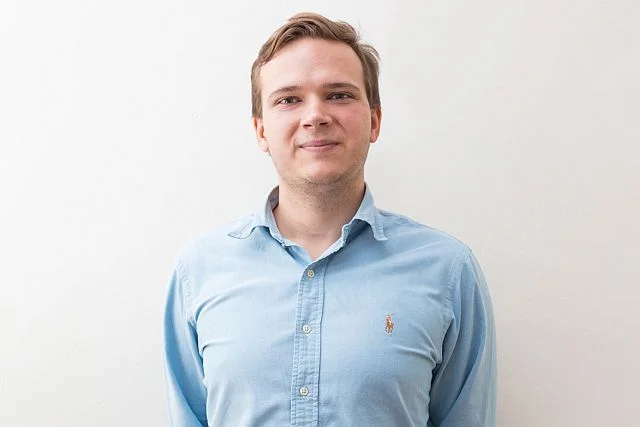 – Widzieliśmy grupy studentów z Hiszpanii, którzy na semestr wiosenny, zaczynający się na przełomie lutego i marca, wysiadali z samolotu w koszulkach i krótkich spodenkach. My byliśmy zdziwieni, oni jeszcze bardziej – śmieje się Szymon Chmiel, Pepe Housin