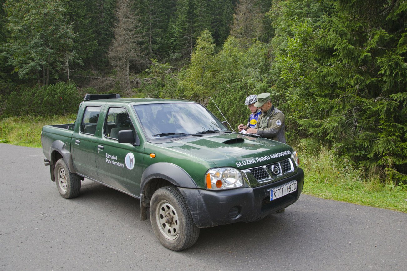 Złamanie przepisów na terenie Tatrzańskiego Parku Narodowego może zakończyć się nałożeniem wysokiego mandatu.