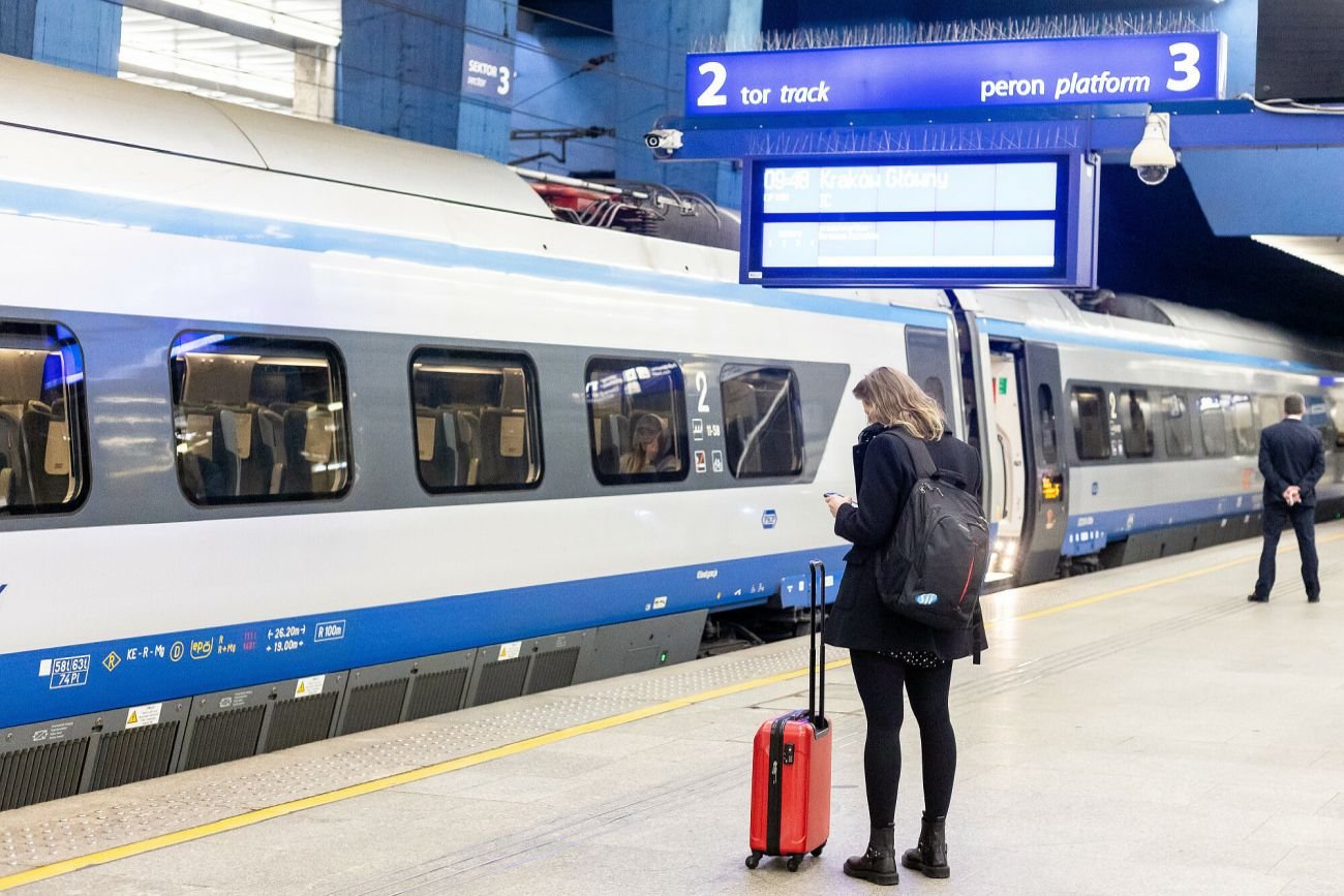 PKP Intercity od 1 marca obniży ceny biletów kolejowych