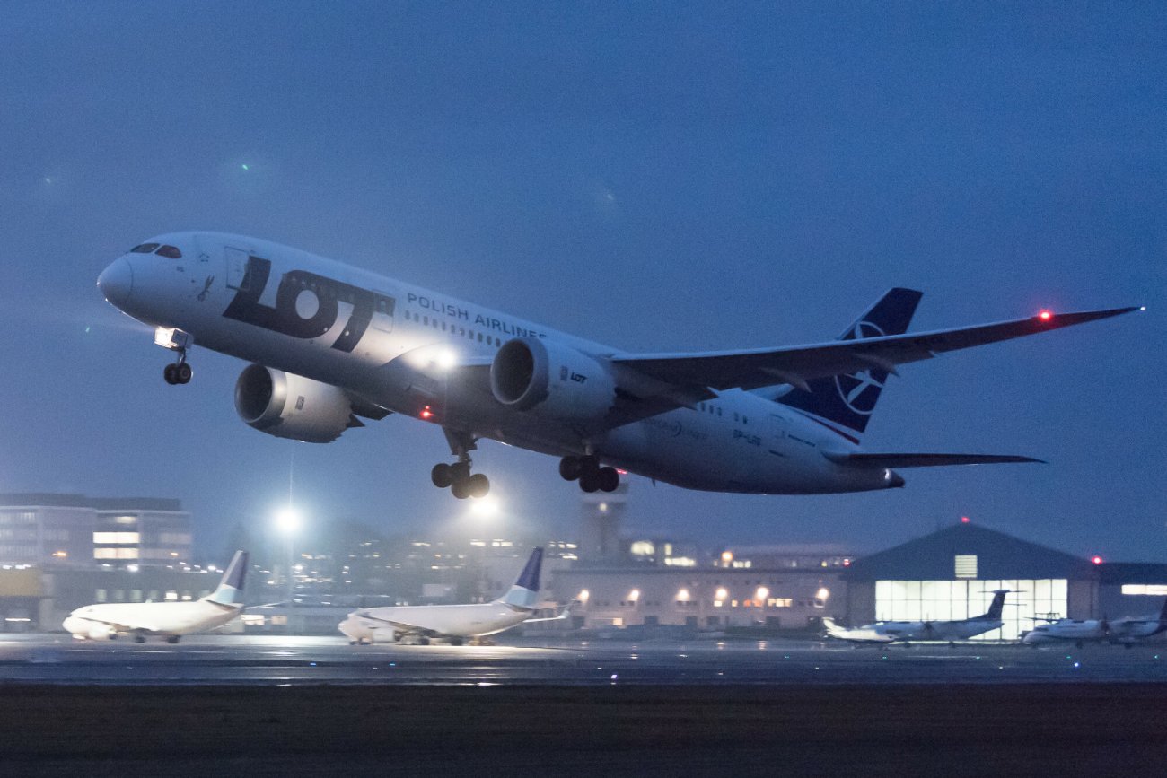 Samolot musiał zawrócić do Warszawy