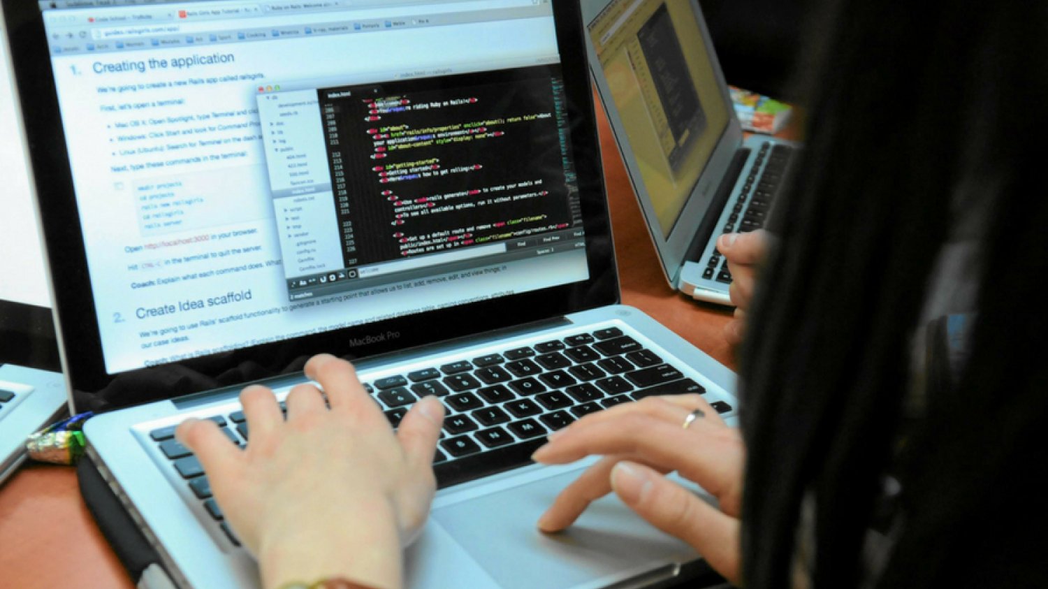 Programiści oczekują podwyżki płac w branży o przynajmniej jedną trzecią.