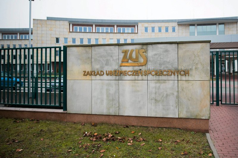 Do końca maja do ZUS zgłosiło się 27 tys. z 40 tys. osób, którym państwowy ubezpieczyciel musi wypłacić zaległe emerytury wraz z odsetkami.