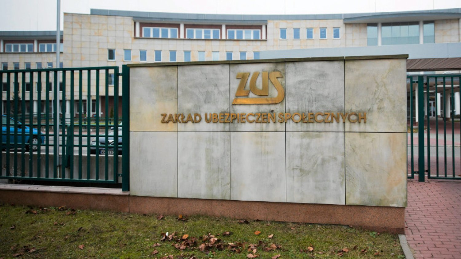Do końca maja do ZUS zgłosiło się 27 tys. z 40 tys. osób, którym państwowy ubezpieczyciel musi wypłacić zaległe emerytury wraz z odsetkami.