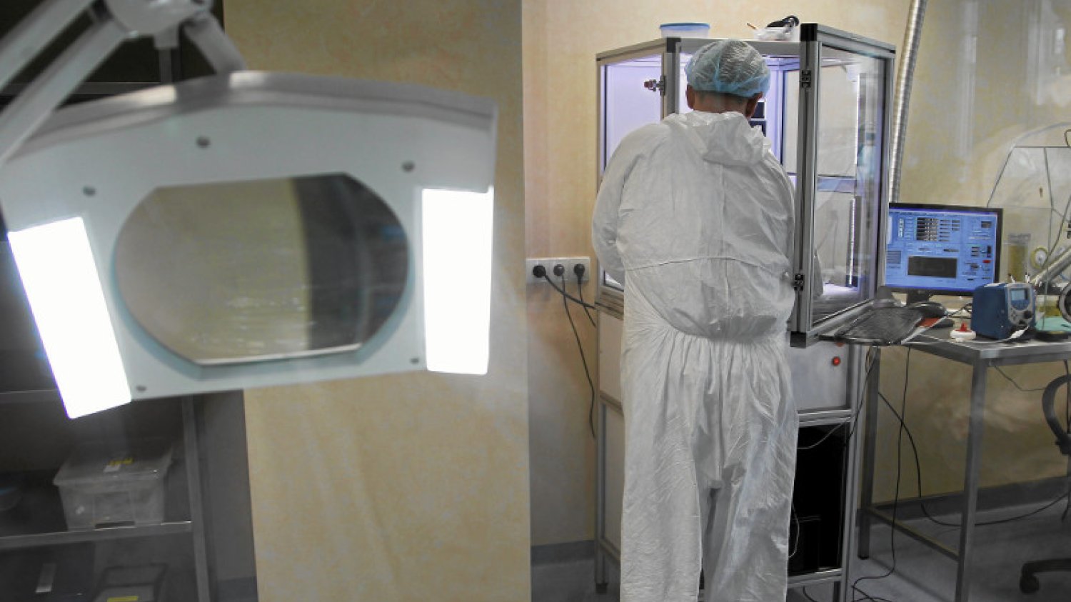 Laboratorium technologiczne pracowni pomp serca w Fundacji Rozwoju Kardiochirurgii im. prof. Zbigniewa Religi w Zabrzu.