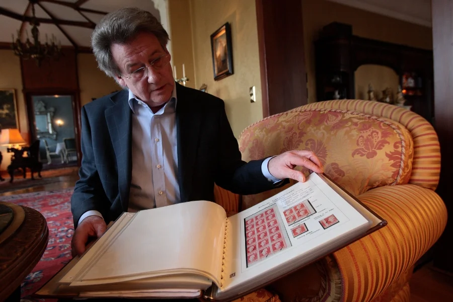 Manfred Schulze, niemiecki kolekcjoner, który odsprzedał swój zbiór Muzeum Powstania Warszawskiego.