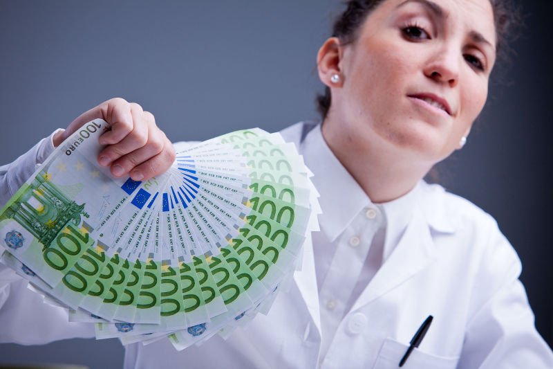 Czy na sfałszowanych recenzjach naukowych ktoś mógł zarobić?