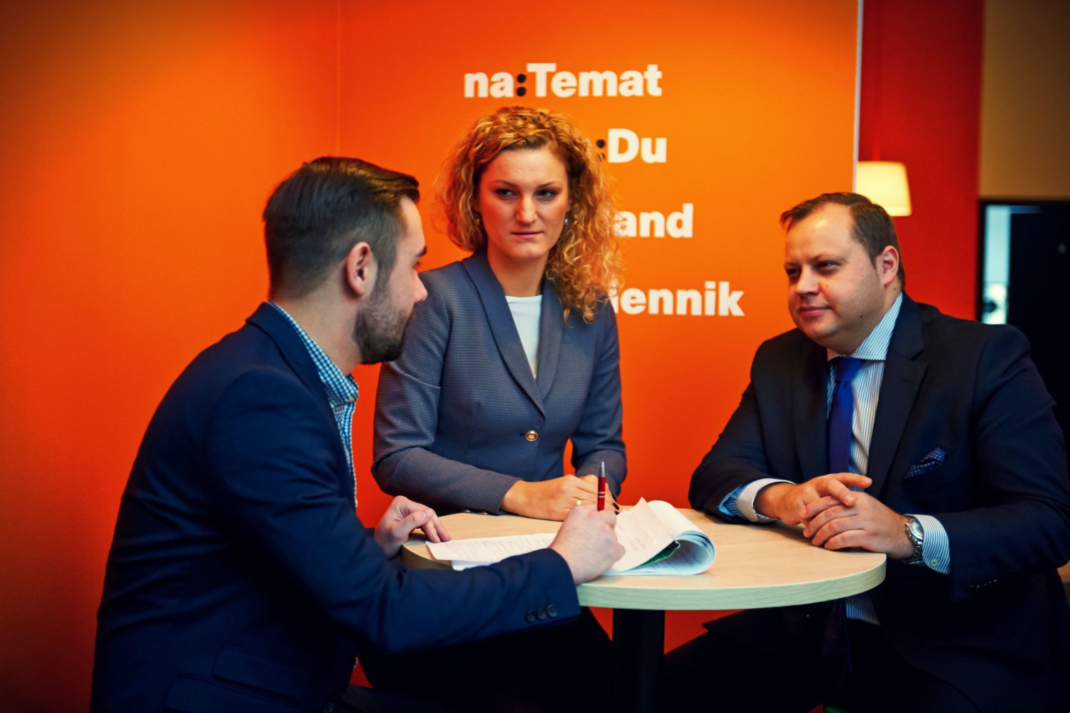 Uczestnicy czwartej Debaty o Innowacjach: Michał Kaczmarski - moderator debaty, Magdalena Jabłońska - PWC oraz Leszek Cieśla z Narodowego Centrum Badań i Rozwoju.