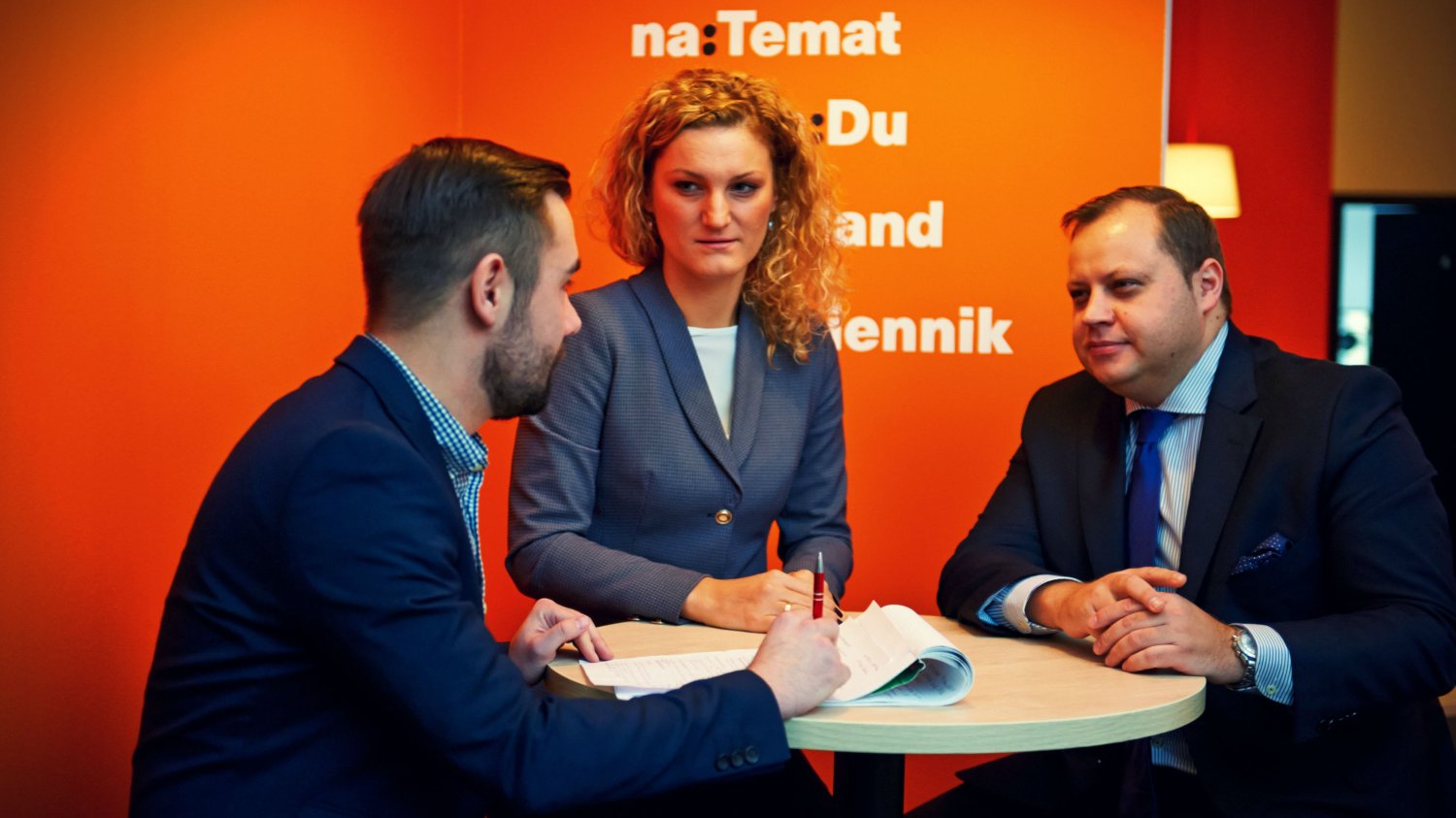 Uczestnicy czwartej Debaty o Innowacjach: Michał Kaczmarski - moderator debaty, Magdalena Jabłońska - PWC oraz Leszek Cieśla z Narodowego Centrum Badań i Rozwoju.