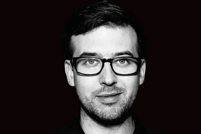 Przemysław Staroń to psycholog i kulturoznawca, wykładowca Uniwersytetu SWPS