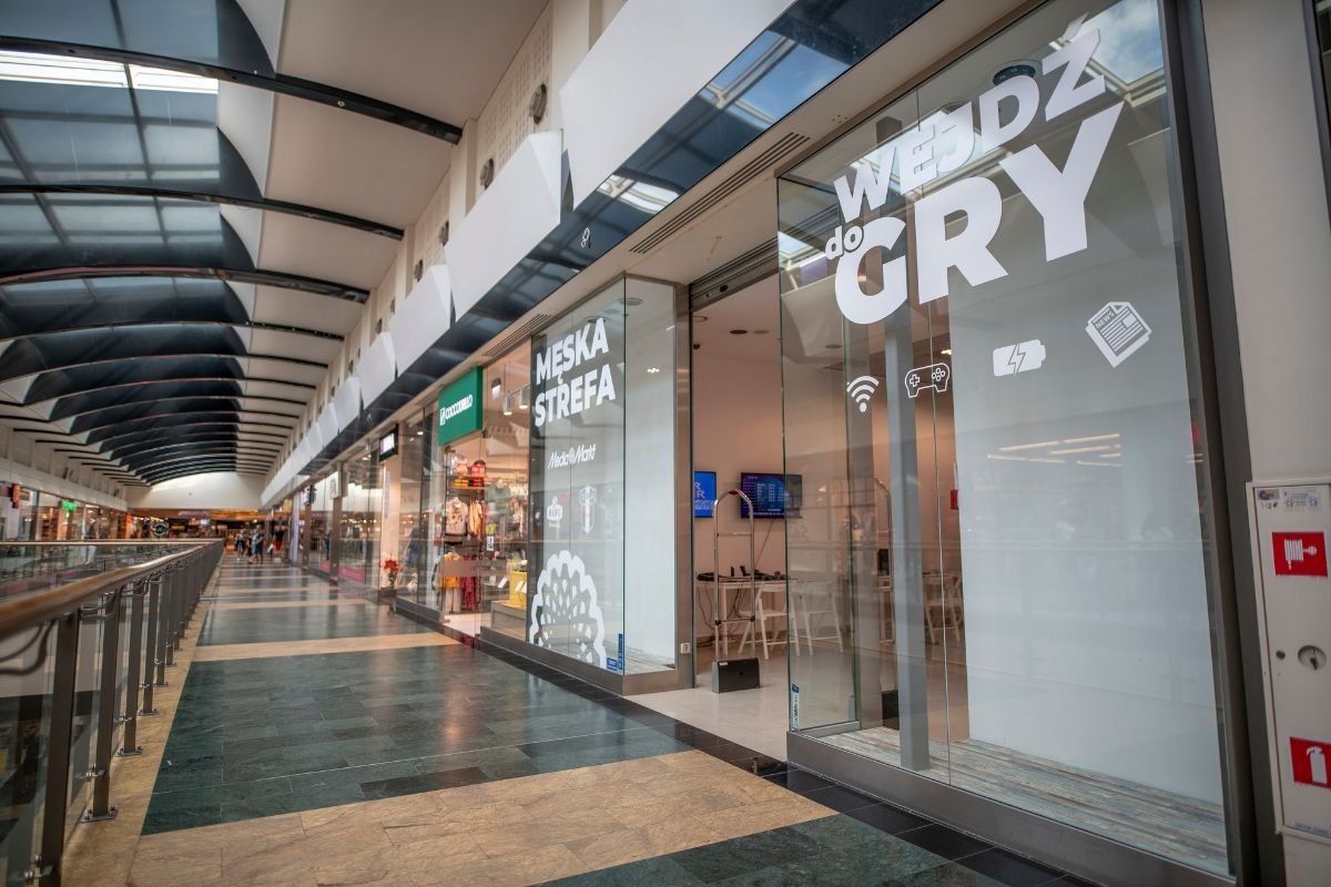 W Męskiej Strefie znajdują się retro-konsole i piłkarzyki.