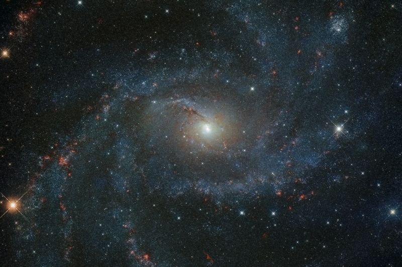 Teleskop Hubble'a cały czas wykonuje nowe zdjęcia. Tutaj: galaktyka NGC 6946.