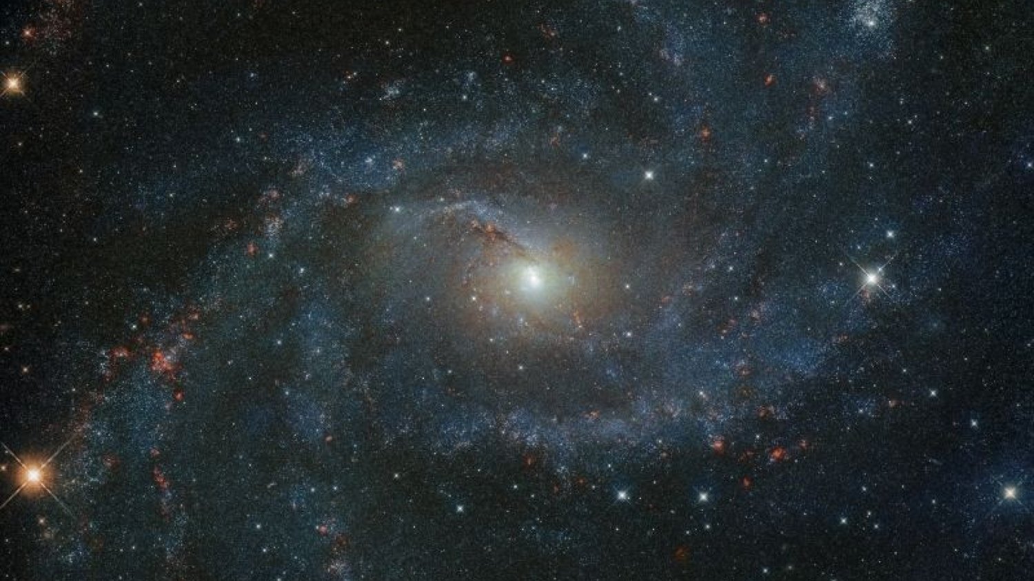 Teleskop Hubble'a cały czas wykonuje nowe zdjęcia. Tutaj: galaktyka NGC 6946.