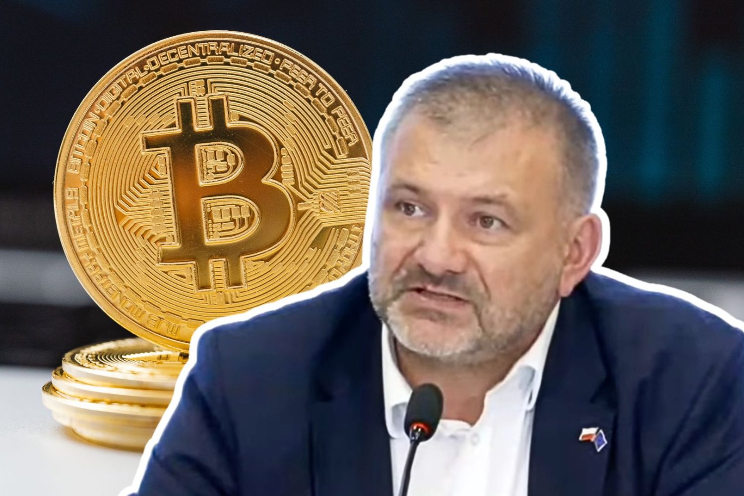 Waldemar Żurek na tle bitcoina.