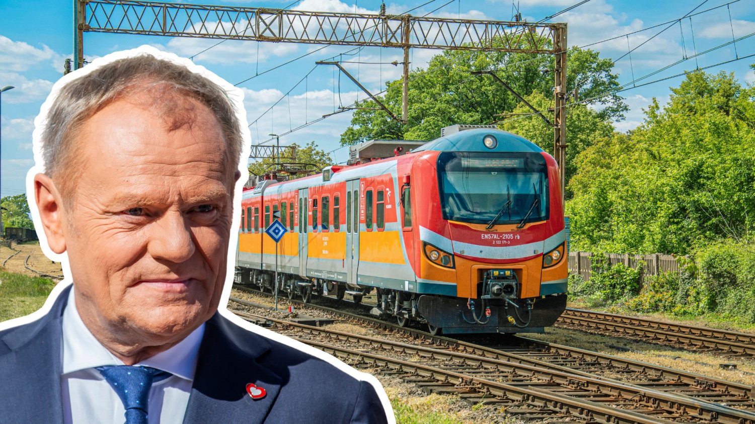 Pociągi wracają do Łomży po 33 latach. Donald Tusk zapowiada wielkie zmiany na kolei Donald Tusk, w tle pociąg Polregio. Po 33 latach pociąg wrócił do Łomży. Tusk już szykuje następne