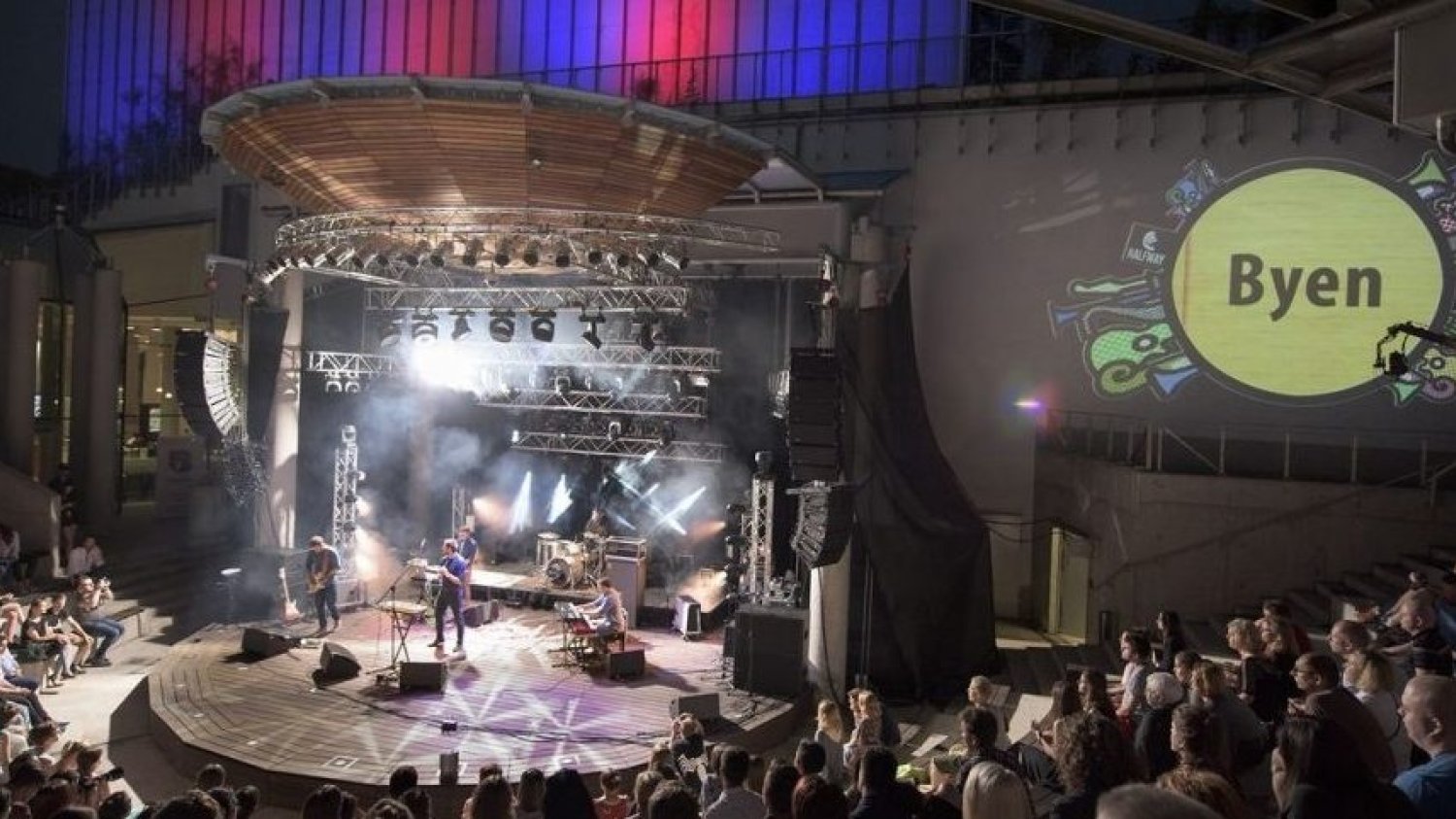 Halfway Festival skupia się głównie na dwóch nurtach - songwriterskim i folkowym