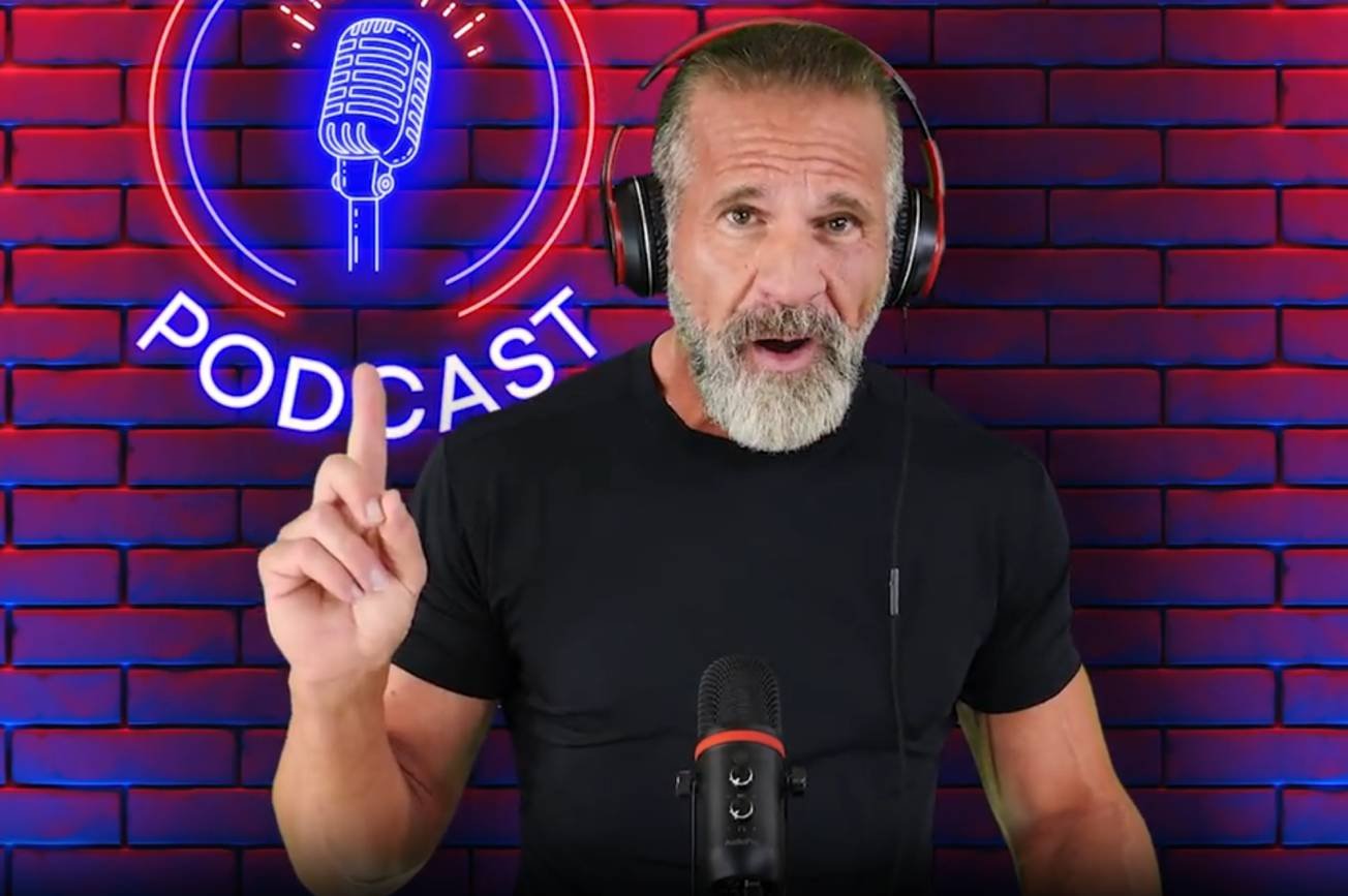 Fałszywe podcasty tanią reklamą.