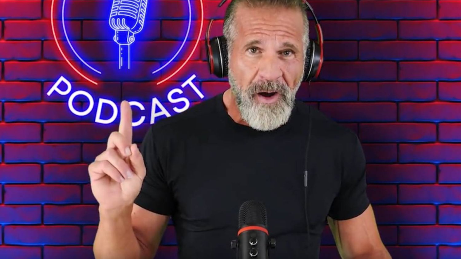 Fałszywe podcasty tanią reklamą.