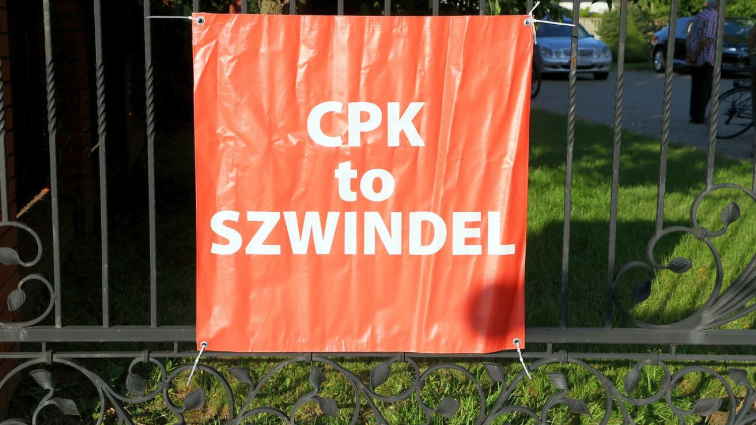 Przeciw CPK protestują nie tylko mieszkańcy miejsca, gdzie ma powstać lotnisko, ale i tysiące osób, które mają być wywłaszczone pod budowę linii kolejowych