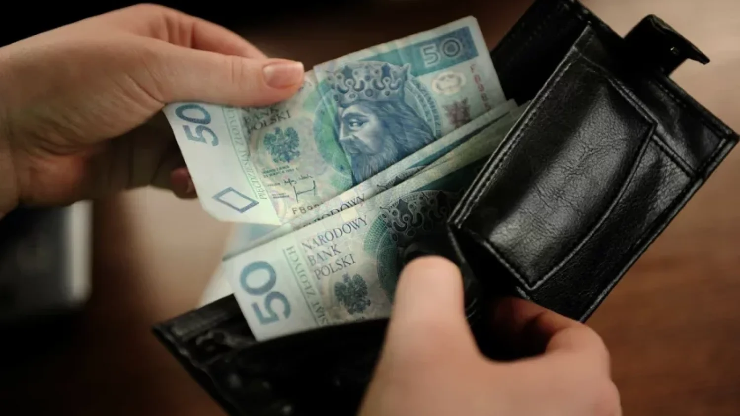 Ile zarabiają Polacy? GUS twierdzi, że nasze pensje galopują
