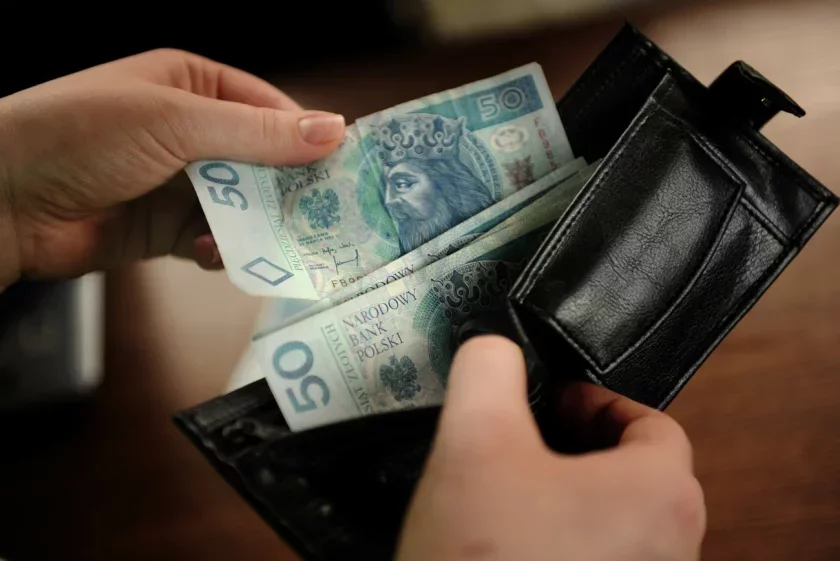 Ile zarabiają Polacy? GUS twierdzi, że nasze pensje galopują
