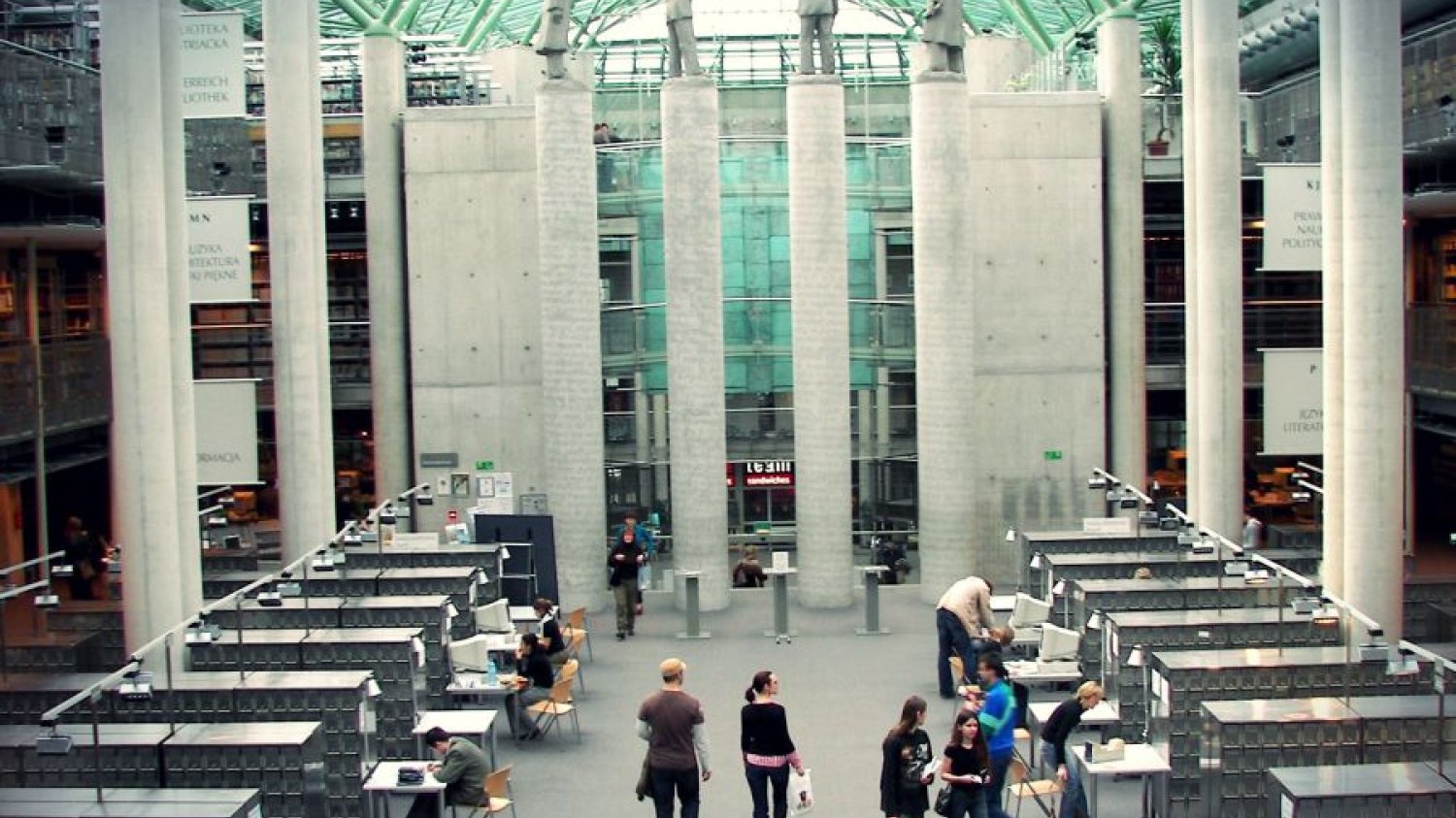 Biblioek Uniwersytetu Warszawskiego, najlepszej polskiej uczelni.