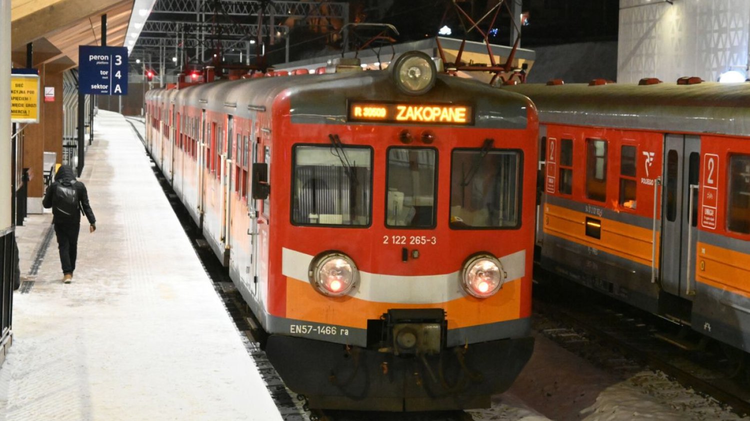 Ten przewoźnik ma prezent na Dzień Babci i Dziadka. Bilety kupisz taniej, ale są warunki. Polregio ma promocję na Dzień Babci i Dziadka. Oferuje 10 proc. zniżki na przejazdy pociągami.