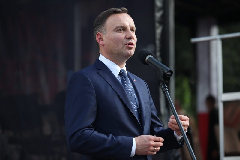 Makler, tłumacz czy rzeczoznawca. Andrzej Duda uwolnił kolejne 100 zawodów.