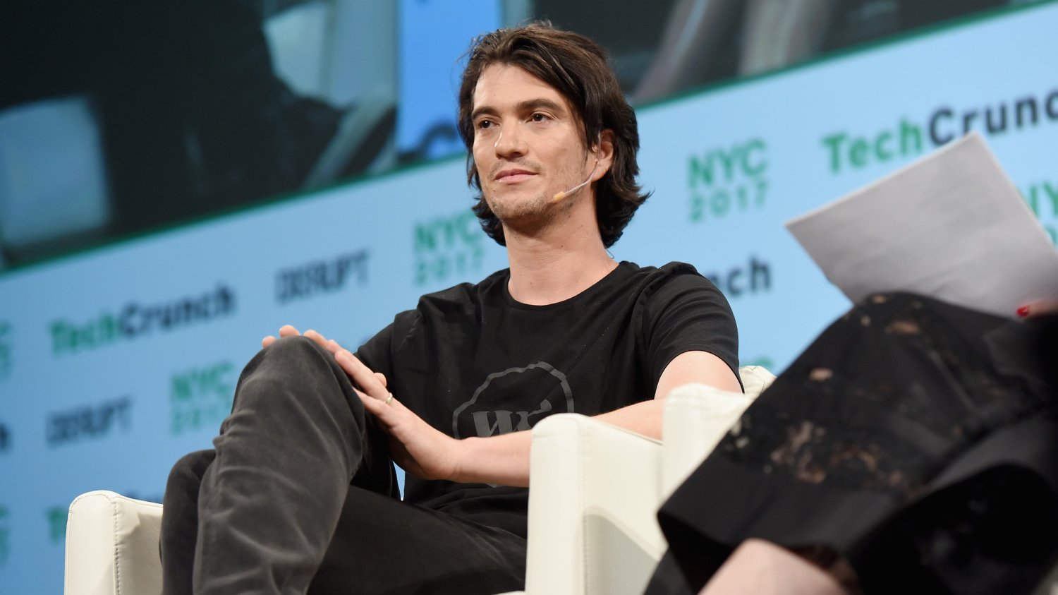 Adam Neumann, założyciel WeWork. Po finansowym skandalu, ustąpi z fotela prezesa, w zamian zgarnie 1,7 mld dol.