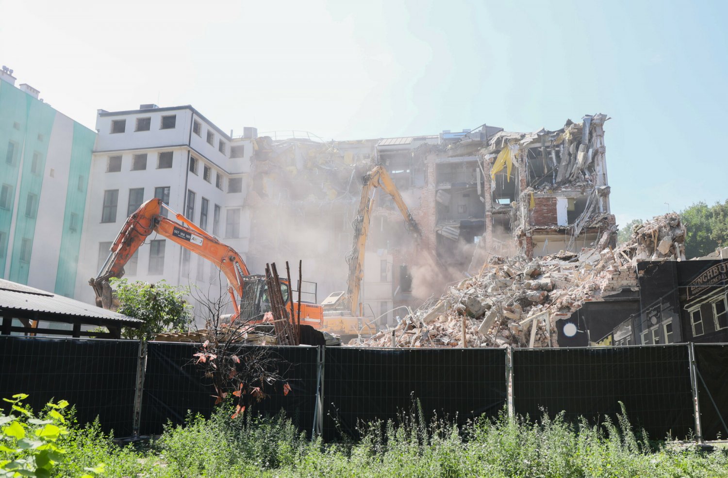 Kłopoty Evergrade — zarzuty i aresztowania