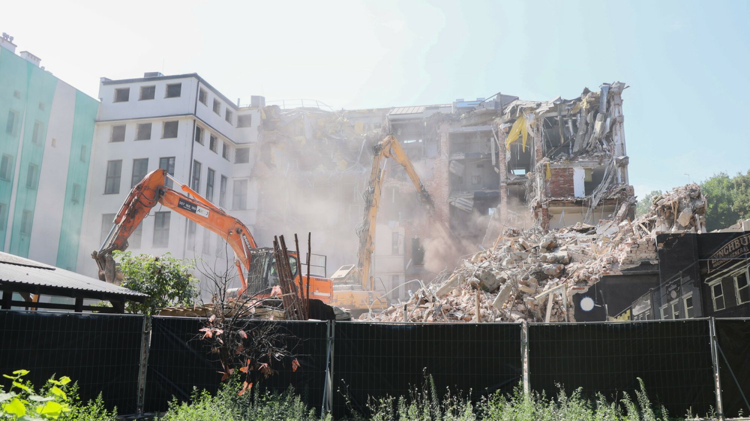 Kłopoty Evergrade — zarzuty i aresztowania