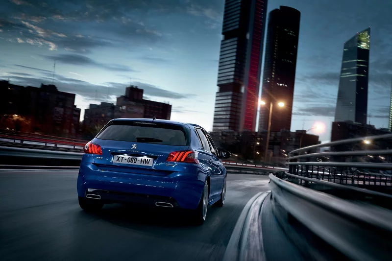 Producent z logiem Lwa promuje nowy model Peugeot 308 jako unikatowy w segmencie kompaktów samochód osobowy