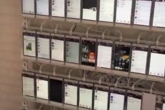 Rosjanin, który sfilmował pomieszczenie, oszacował, że w środku mogło znajdować się około 10 tys. telefonów