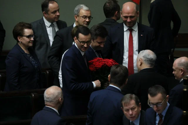 Mateusz Morawiecki dostał od Sejmu wotum zaufania. Na stanowisku premiera będziemy go więc oglądać również w przyszłym roku