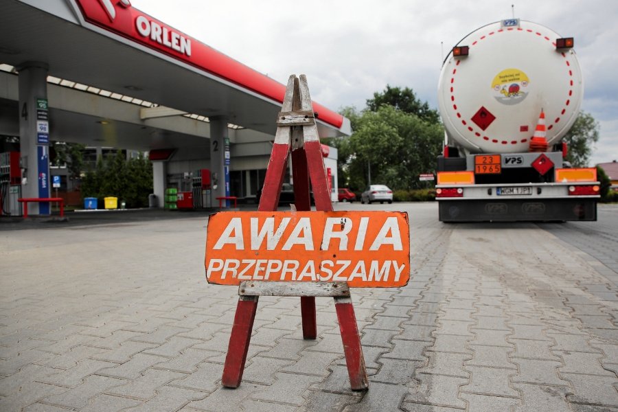 Przed wyborami koncerny Orlen i Lotos miały zaniżać ceny paliw na stacjach, teraz ulegają one urealnieniu.