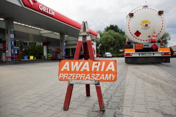Przed wyborami koncerny Orlen i Lotos miały zaniżać ceny paliw na stacjach, teraz ulegają one urealnieniu.