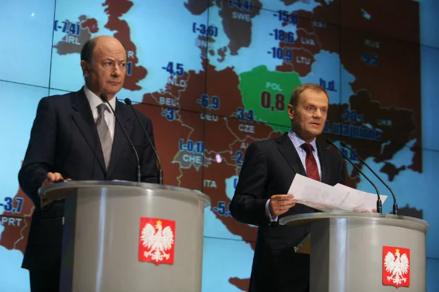 – Patrzcie wszędzie dokoła kryzys, tylko Polska przechodzi go suchą stopą – triumfowali politycy Platformy.