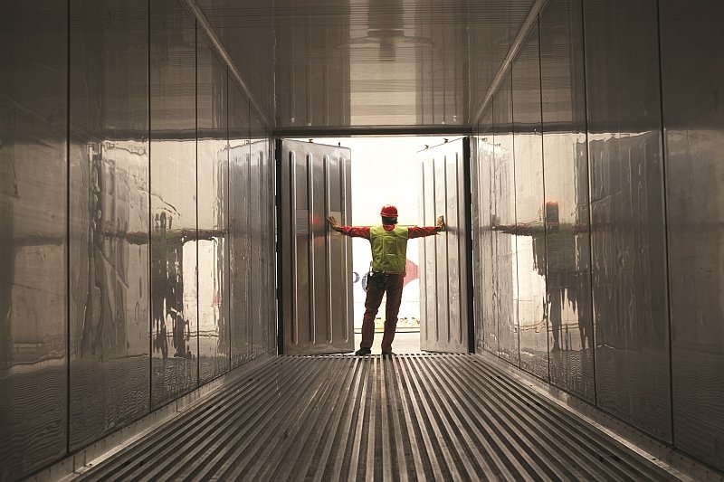 Z faktoringu w Polsce często korzystają firmy transportowe, hurtownie, agencje pośrednictwa pracy i przedsiębiorstwa z branży drzewnej.