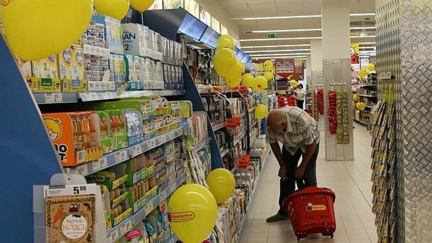 Która sieć handlowa wydaje najwięcej na reklamę w telewizji?
