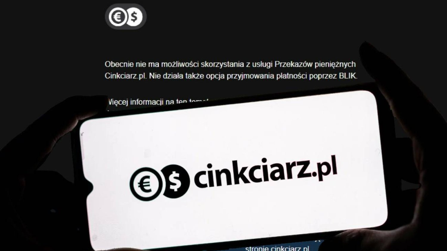 Smartfon z logo Cinkciarz.pl na tle komunikatu firmy.