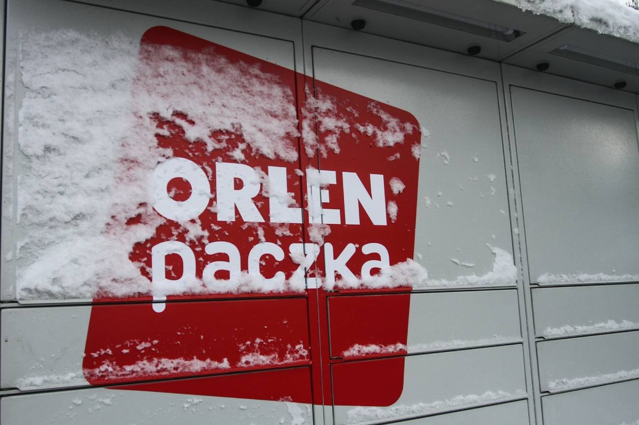 Automat Orlen Paczki zimą.