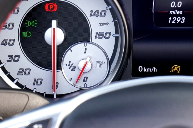 Test dla spostrzegawczych - po której stronie ten Mercedes ma wlew paliwa?