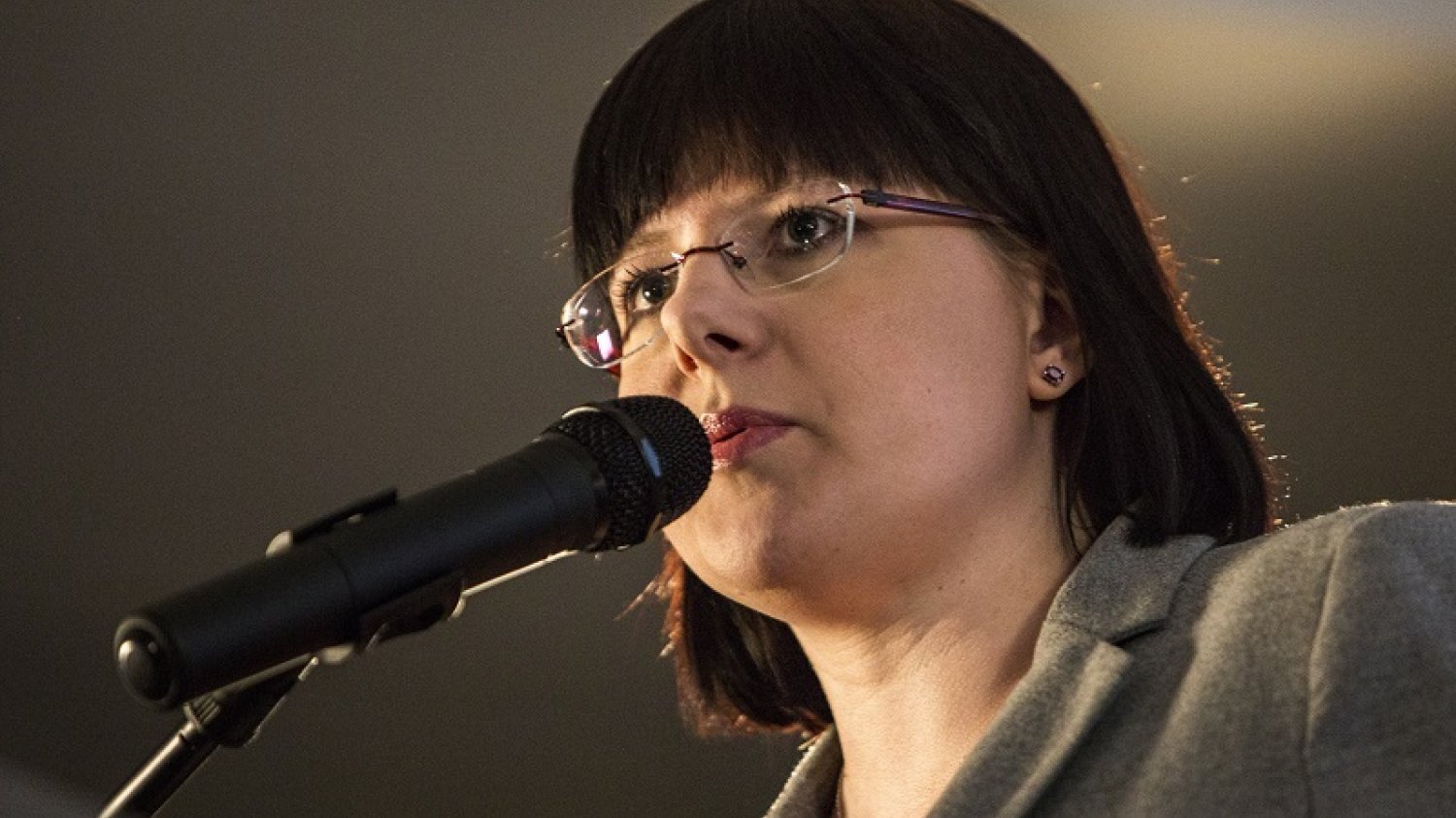 Kaja Godek jest znana z interpretowania rzeczywistości w bardzo indywidualny, oryginalny sposób.