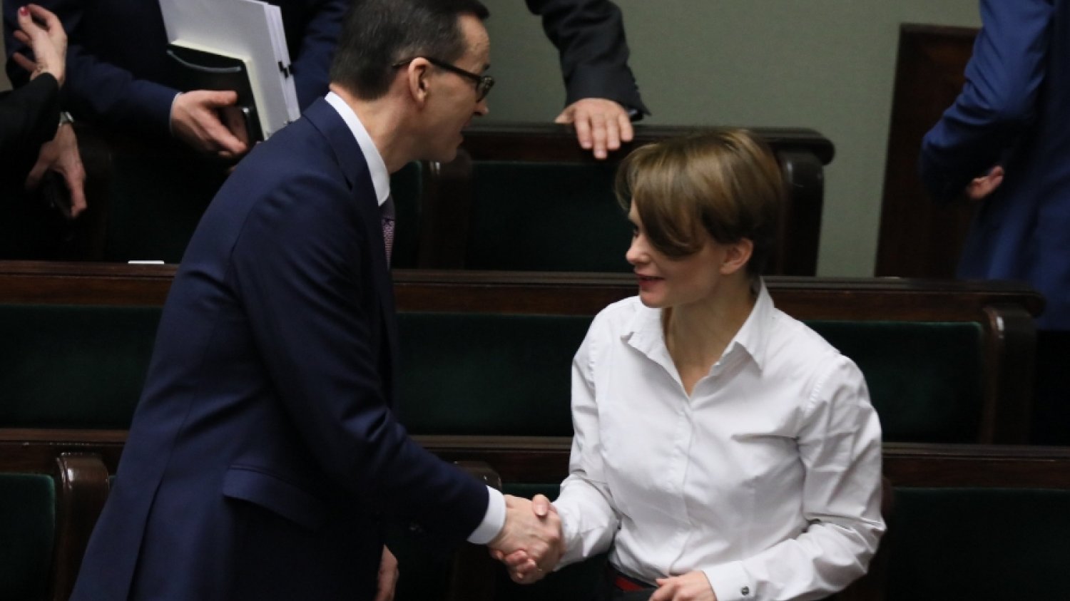 Premier Mateusz Morawiecki i minister przedsiębiorczości Jadwiga Emilewicz. Rządowy program Energia Plus ma obniżyć nasze rachunki o 2500 zł rocznie.
