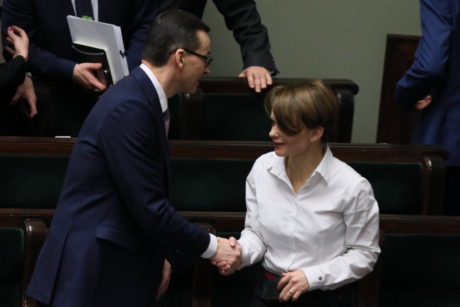 Premier Mateusz Morawiecki i minister przedsiębiorczości Jadwiga Emilewicz. Rządowy program Energia Plus ma obniżyć nasze rachunki o 2500 zł rocznie.