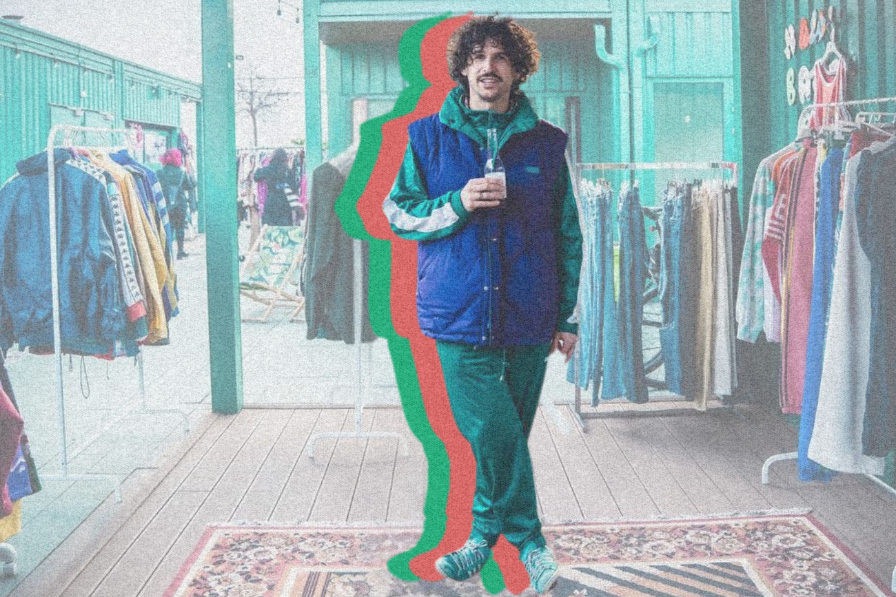 W nowej części Bazaru Różyckiego swój pawilon ma Kuba, komik znany jako Senior Suarez. Podczas występów często opowiada o codzienności pracy na Bazarze Różyckiego.