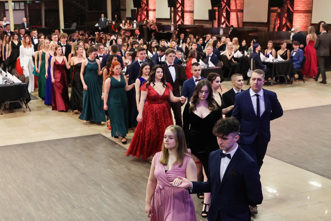 Maturzyści na studniówce