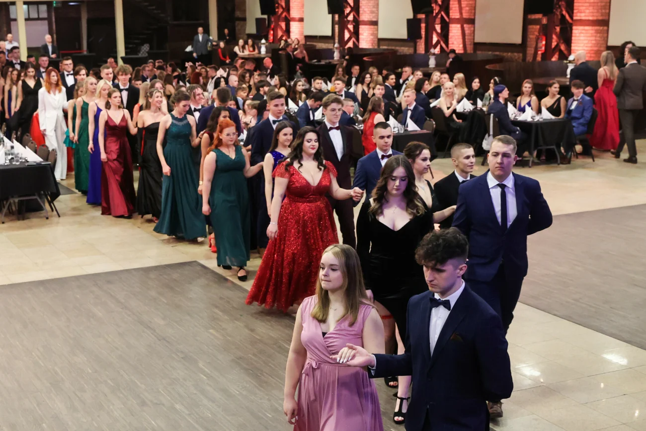 Maturzyści na studniówce