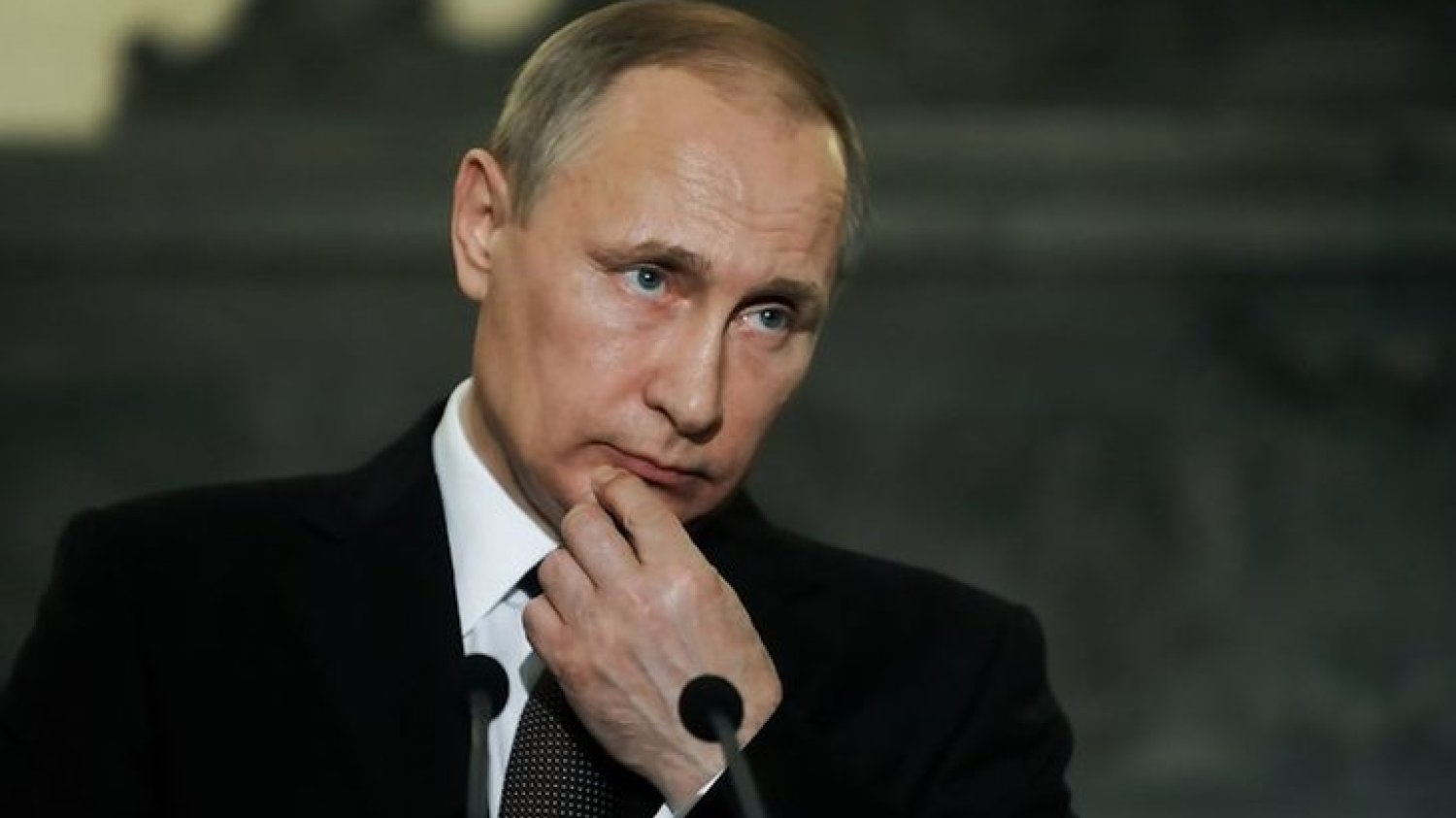 Władmir Putin nałożył nowy podatek na lokaty bankowe. Rosjanie w panice wypłacają pieniądze z banków i likwidują konta.
